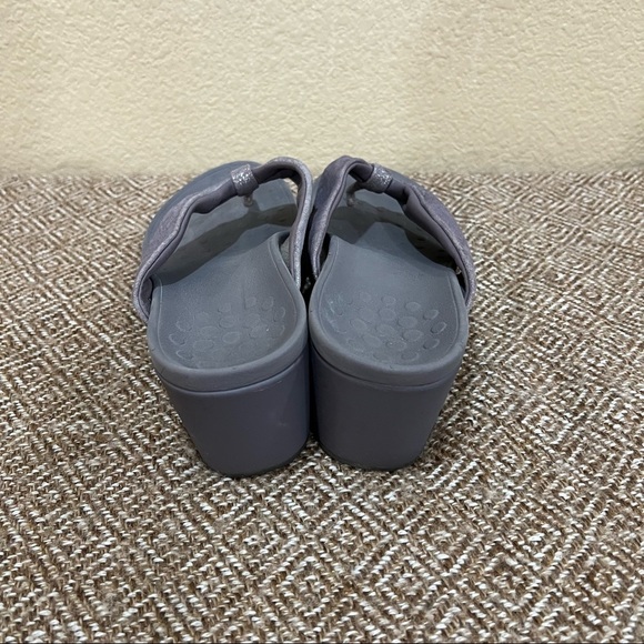 Vionic Arabella Womens Size 7 Sandals Purple Leather Thong Platform Wedge - Picture 3 of 9